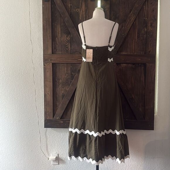 Olive Green Maxi Dress with White Trim - Picture 6 of 14